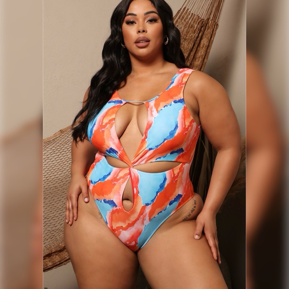 Brand NEW WITH TAGS FashionNova Cut out One Piece Swimsuit